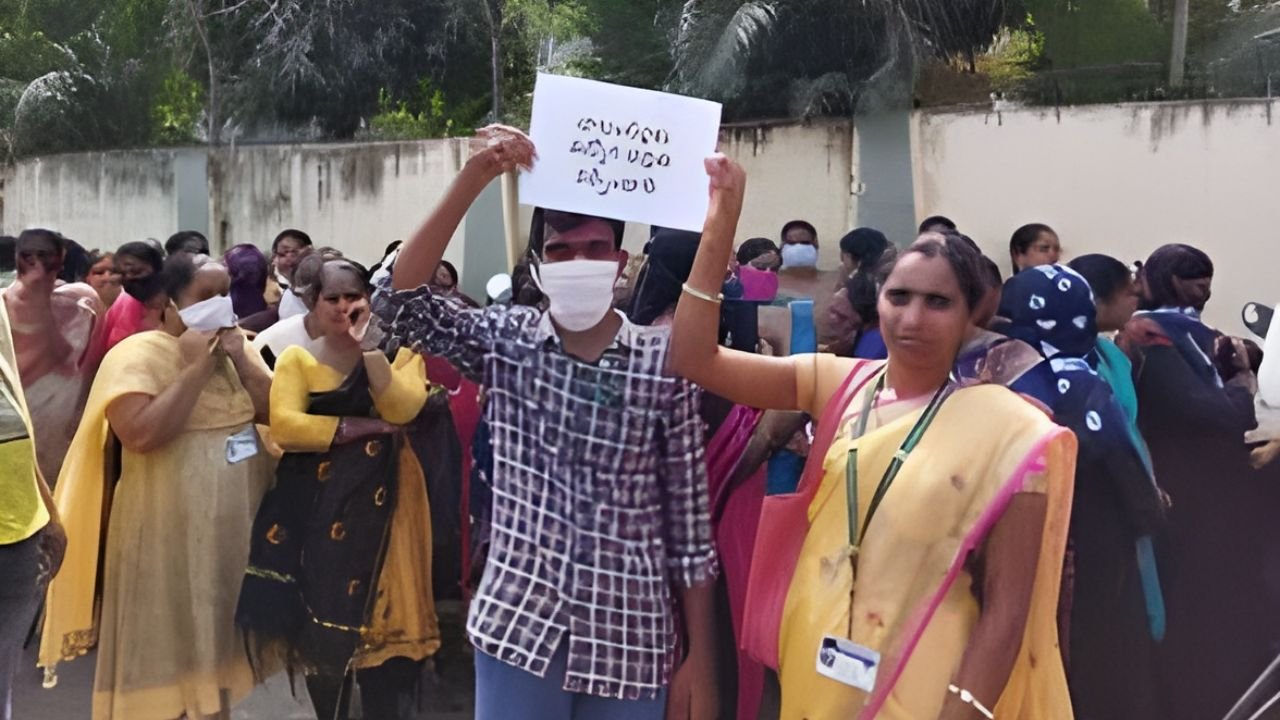గ్రామ వాలంటీర్స్ వ్యవస్థ: పౌరులకు ప్రభుత్వ సేవలందించే మార్గం | AP Grama Volunteers Efficient Services 2024 3 AP Grama Volunteers Efficient Services 2024